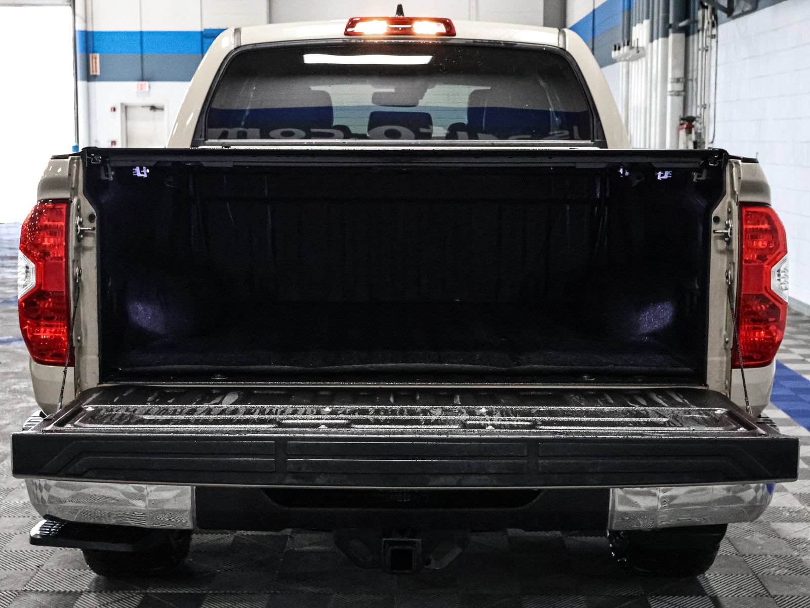 Used 2020 Toyota Tundra SR5 w/ SR5 Leather Package RWD image 18