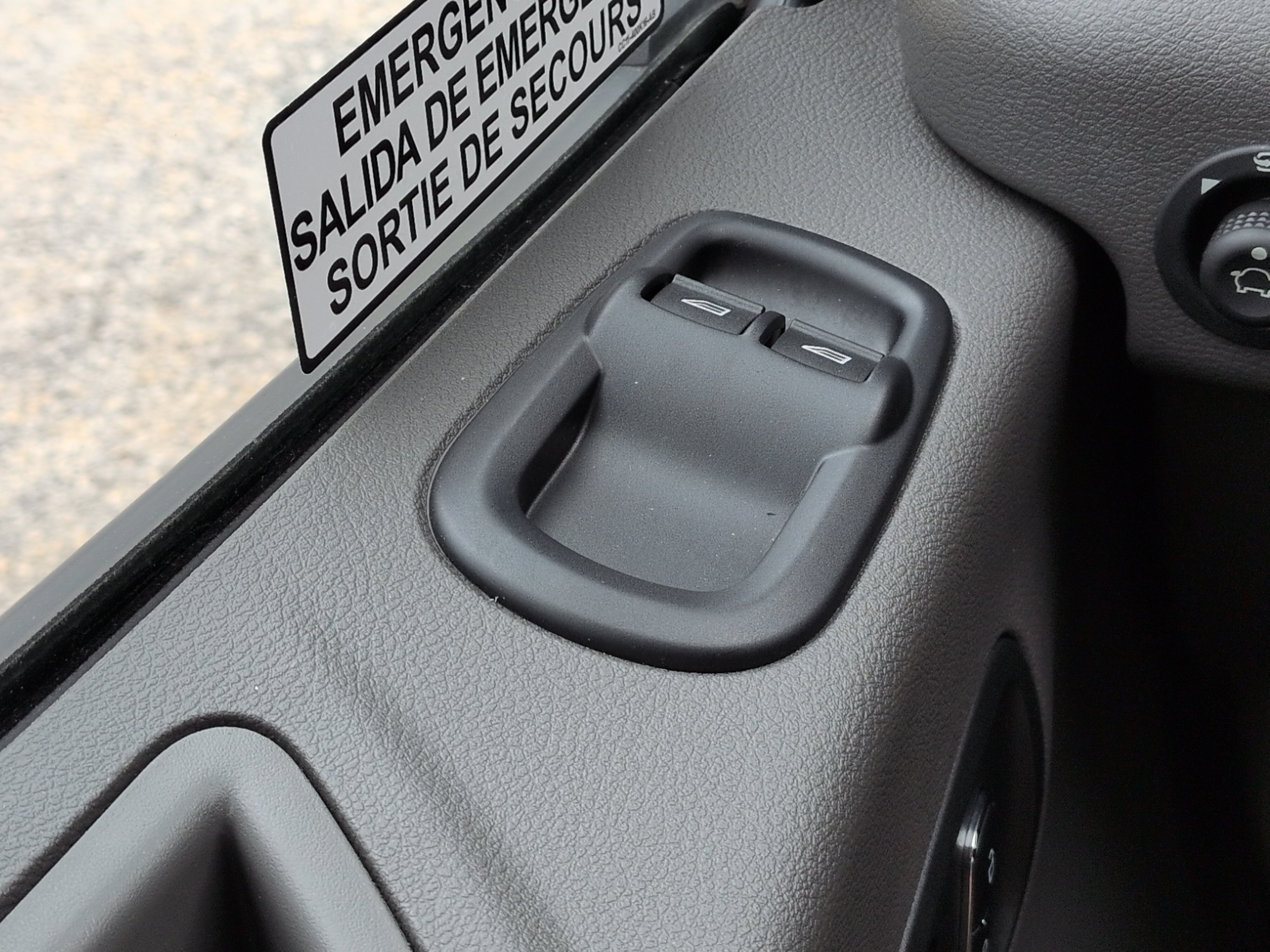 Certified 2025 Ford Transit 350 XLT RWD image 21