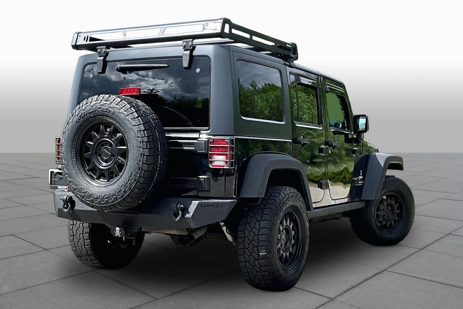Used 2017 Jeep Wrangler Unlimited Rubicon w/ Connectivity Group AWD/4WD image 13