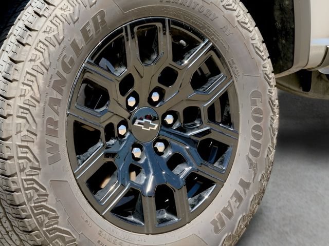 Used 2025 Chevrolet Colorado Trail Boss AWD/4WD image 16
