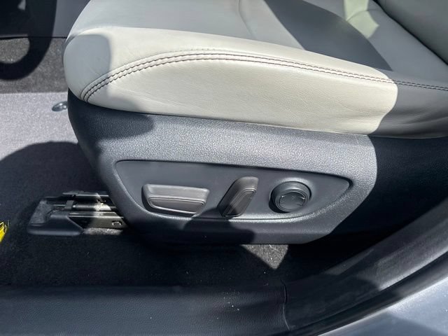 Used 2019 Toyota RAV4 Limited FWD image 12