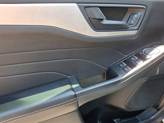 Certified 2022 Ford Escape SE w/ SE Sport Appearance Package FWD image 2