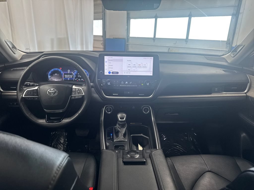 Used 2024 Toyota Grand Highlander AWD image 13