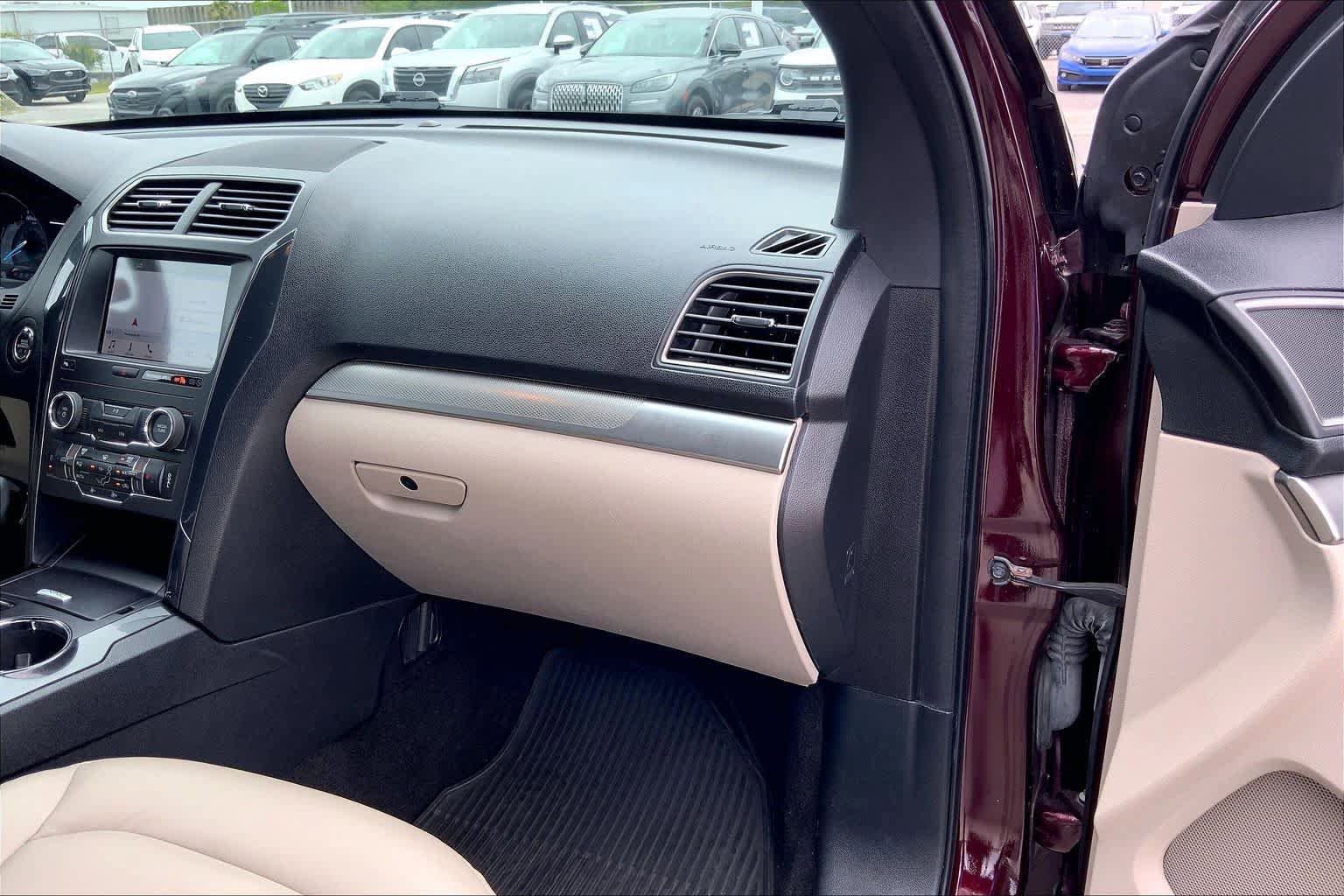 Certified 2019 Ford Explorer XLT w/ Equipment Group 202A FWD image 18