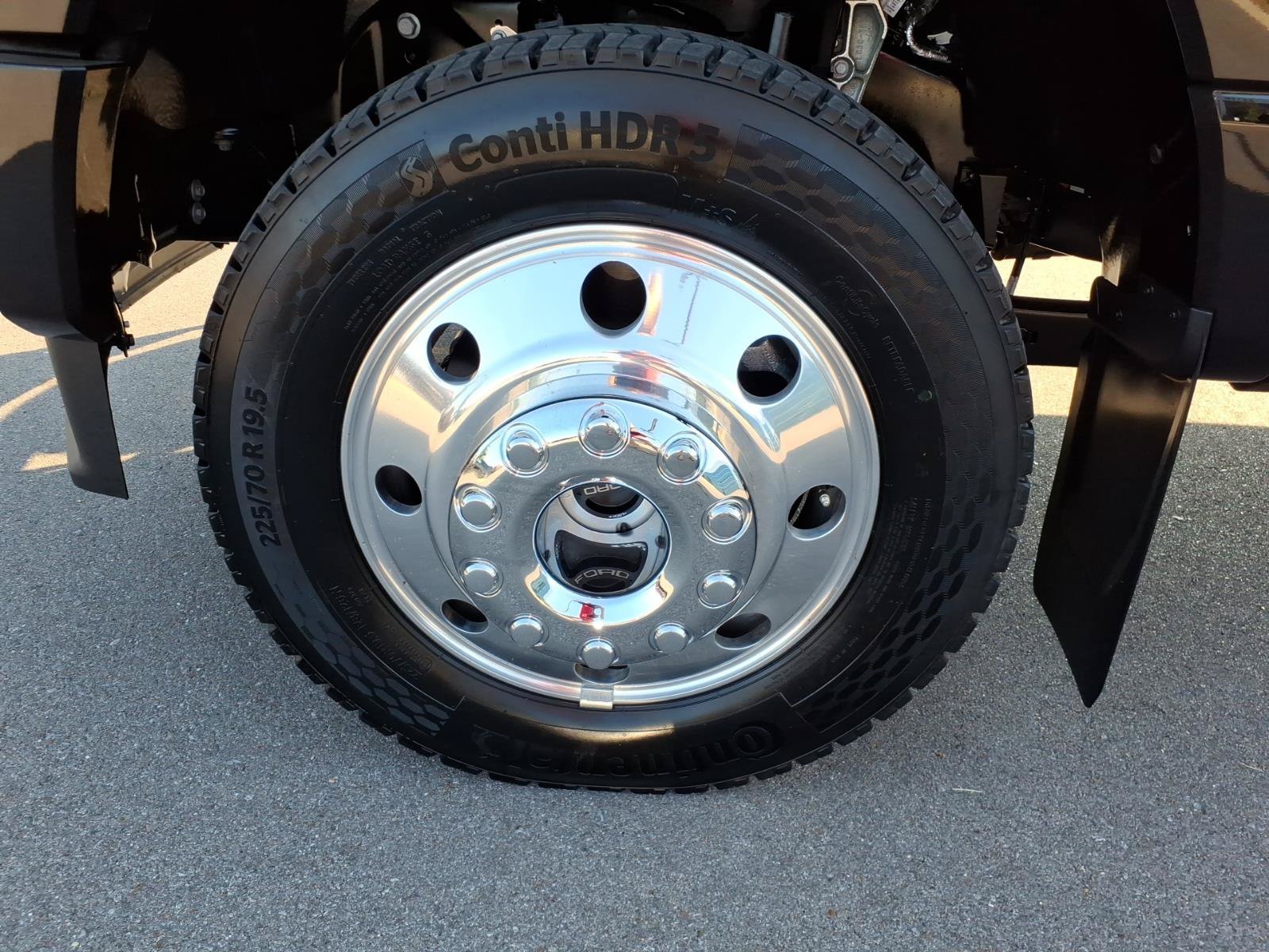 Certified 2026 Ford F450 Platinum w/ FX4 Off-Road Package AWD/4WD image 9