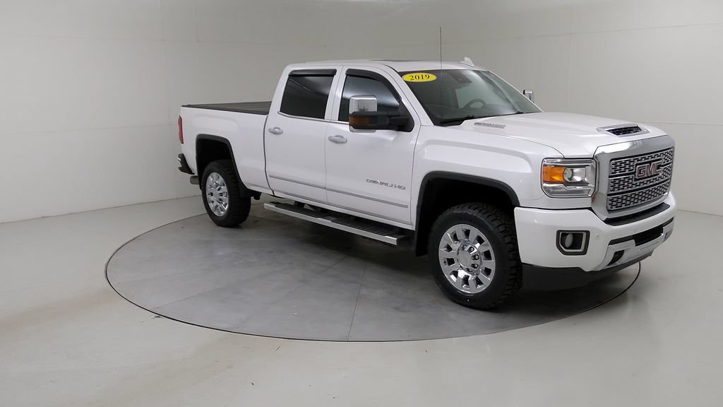 Used 2019 GMC Sierra 2500 Denali w/ Suspension Package, Off-Road AWD/4WD image 11