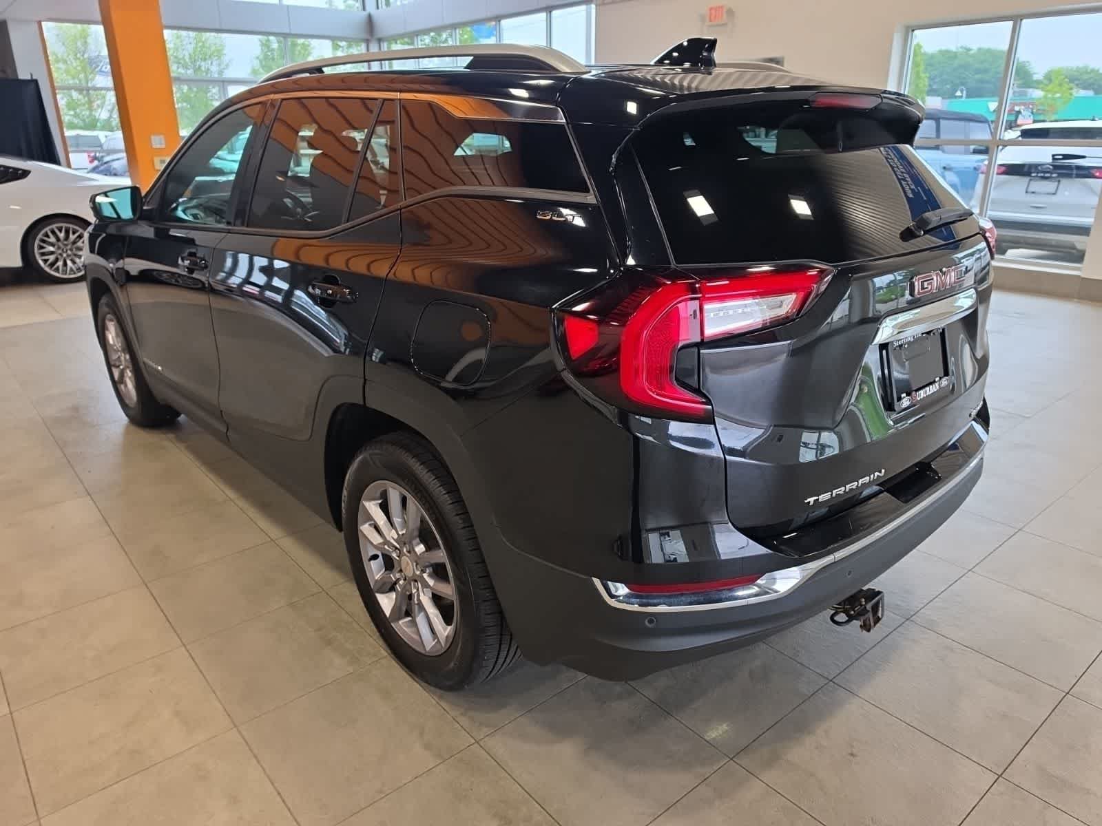 Used 2022 GMC Terrain SLT w/ Infotainment Package II AWD/4WD image 13