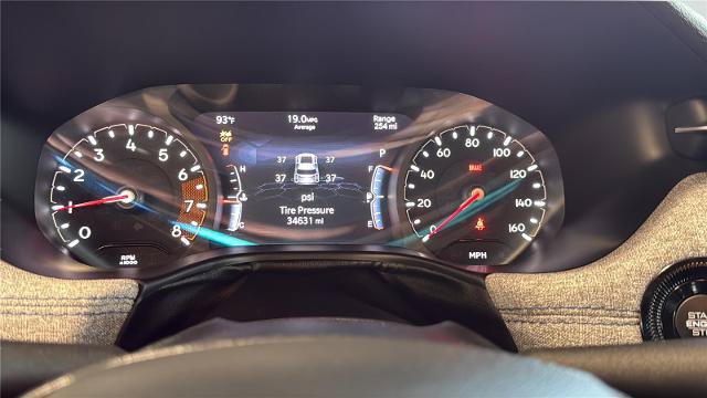 Used 2025 Jeep Compass Latitude w/ Sun & Sound Group AWD/4WD image 13