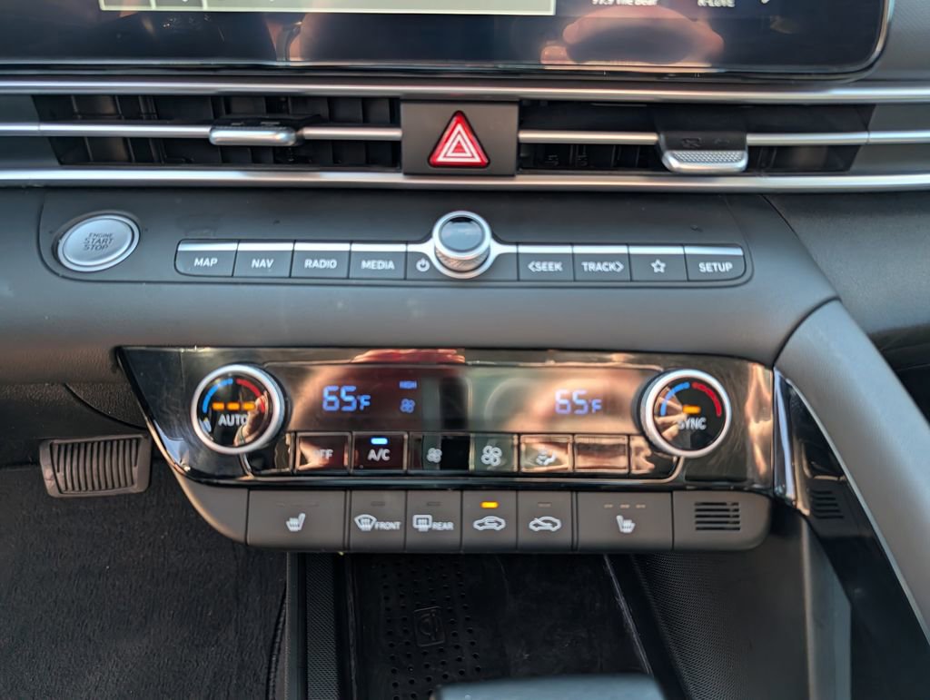 Used 2023 Hyundai Elantra SEL w/ Convenience Package image 12