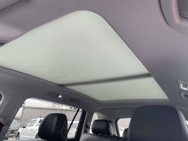 Used 2023 Volkswagen Tiguan SE w/ Panoramic Sunroof Package FWD image 21