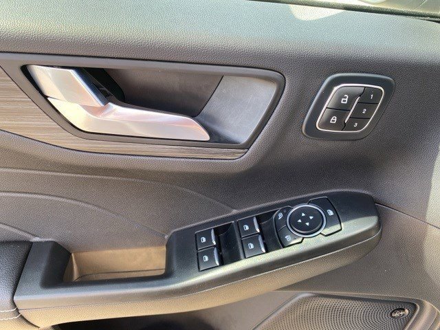 Certified 2024 Ford Escape Platinum w/ Premium Technology Package image 9