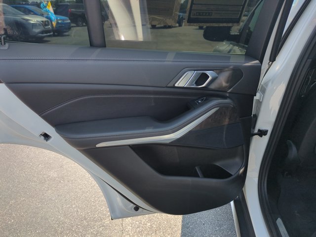 Used 2022 BMW X5 xDrive40i w/ Parking Assistance Package AWD/4WD image 29