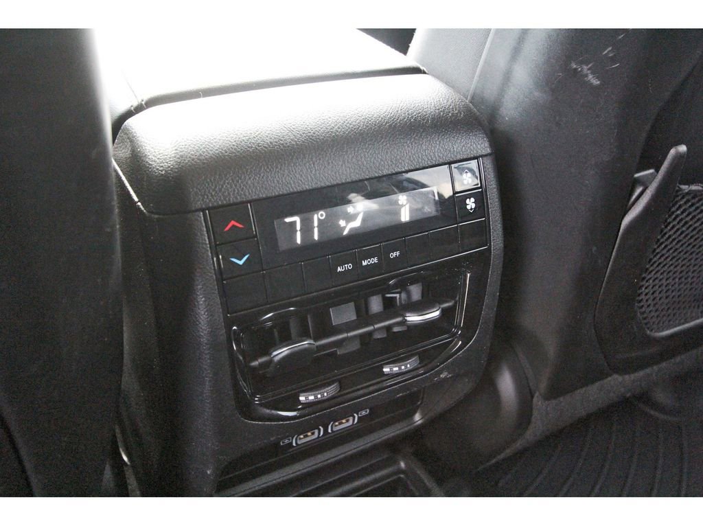 Used 2023 Jeep Grand Cherokee L Laredo AWD/4WD image 12