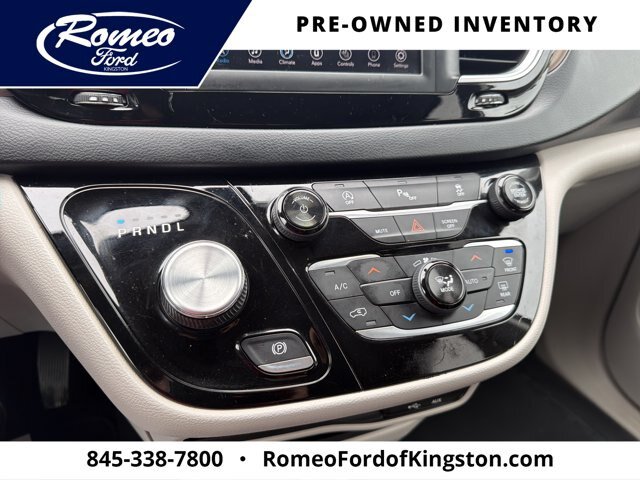 Used 2018 Chrysler Pacifica Touring-L FWD image 20