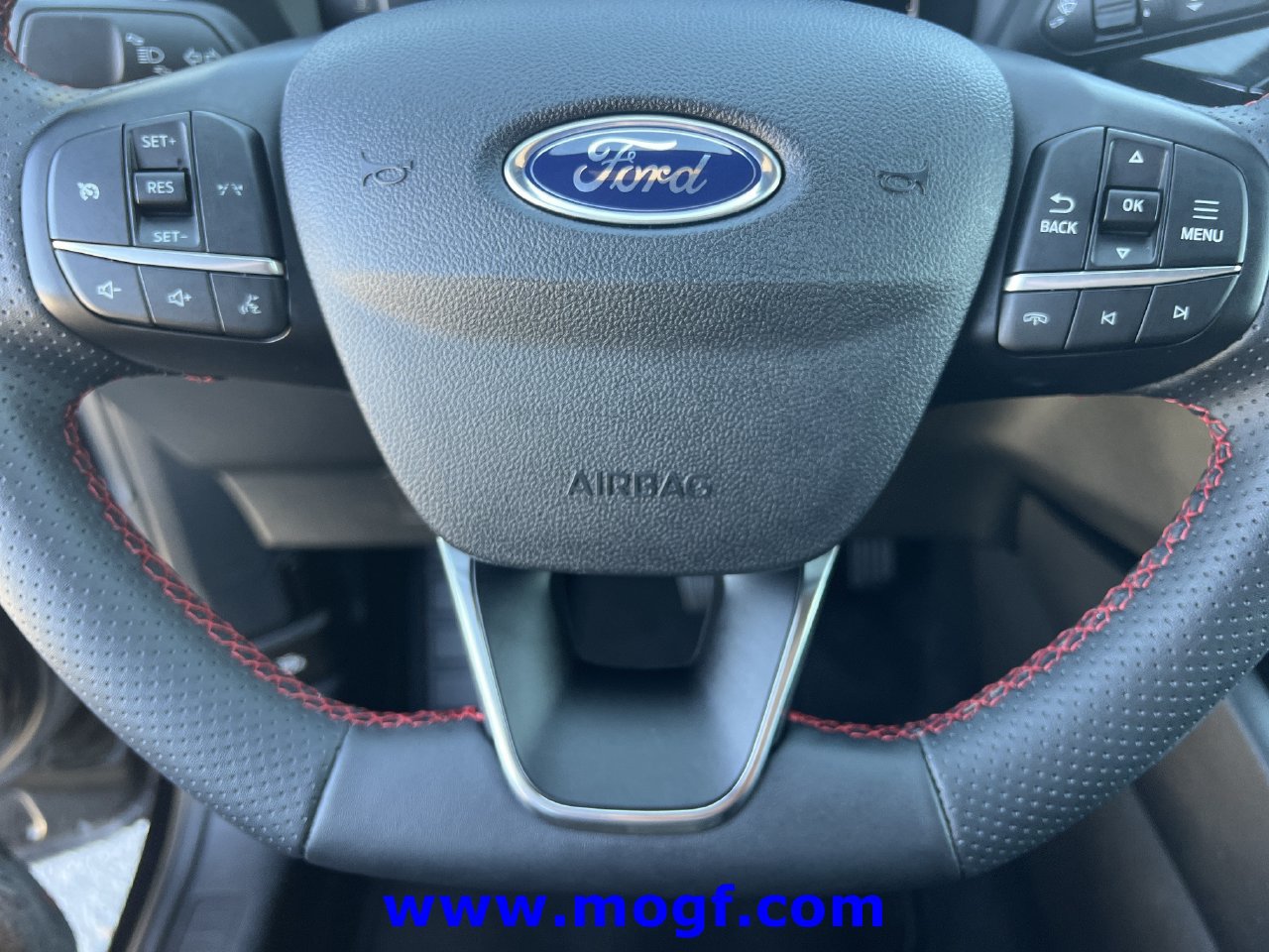 Certified 2025 Ford Escape ST-Line FWD image 9