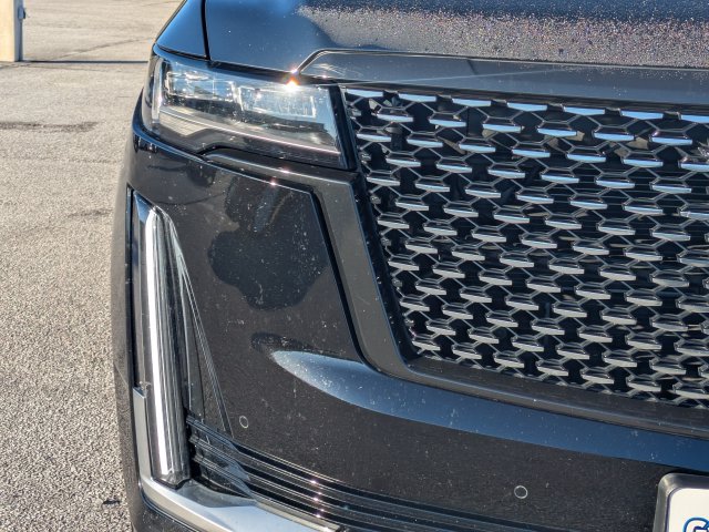 Used 2023 Cadillac Escalade Luxury AWD/4WD image 10