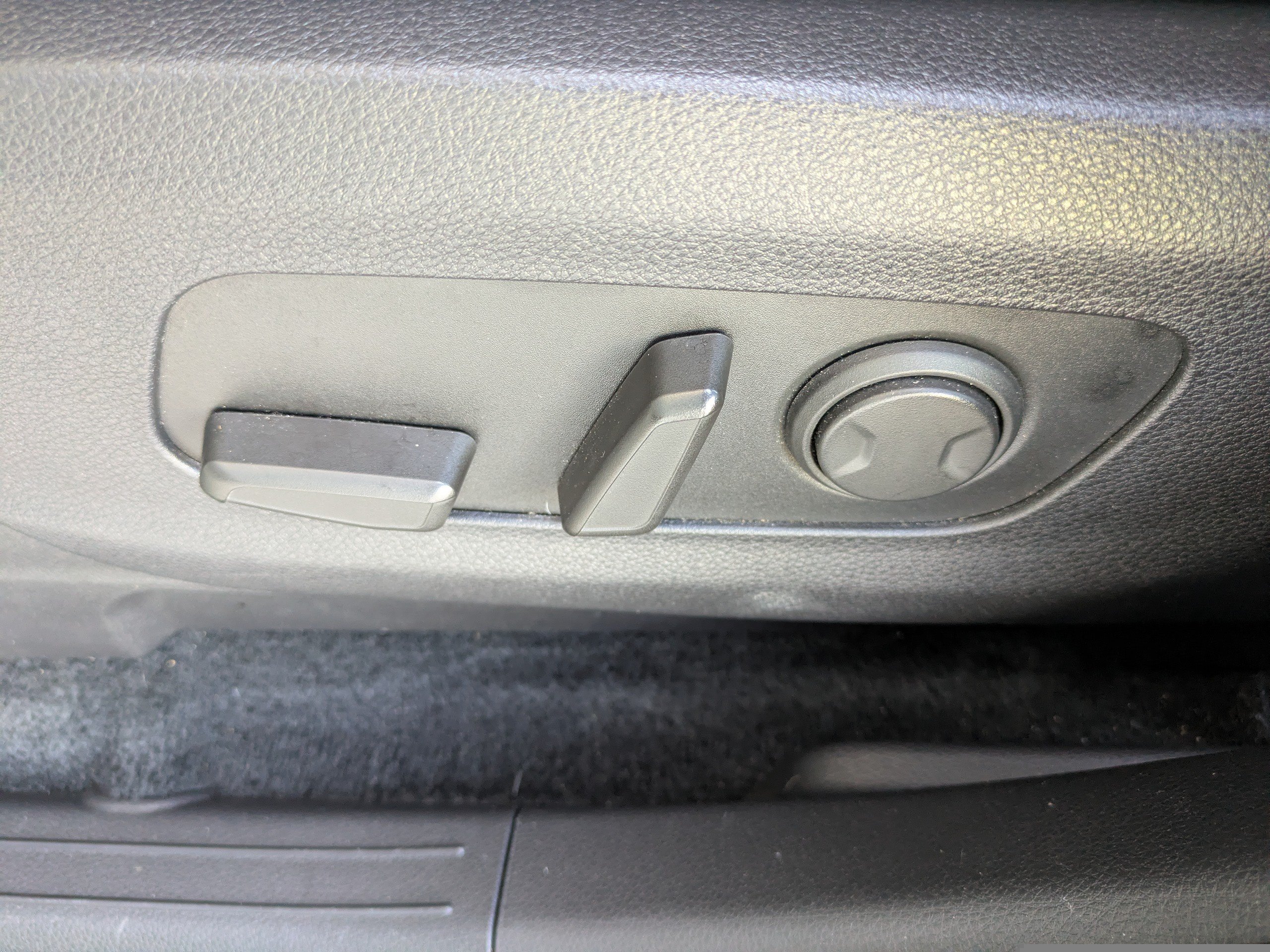 Used 2024 Kia Carnival LX FWD image 22