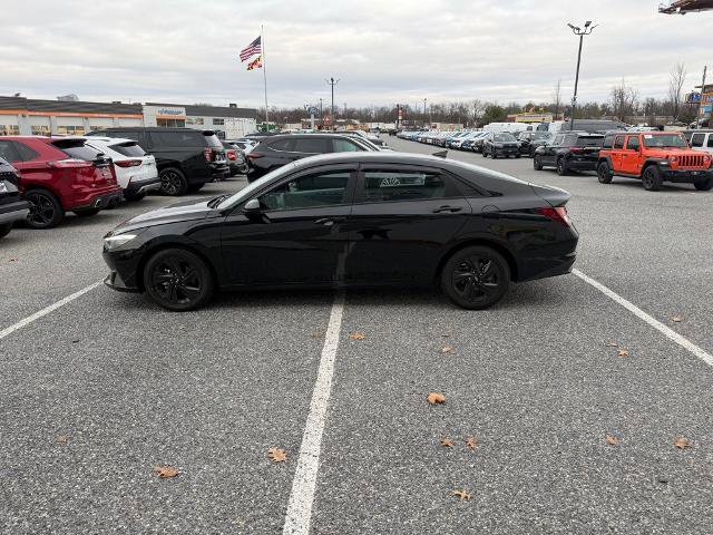 Used 2022 Hyundai Elantra SEL w/ Cargo Package image 2