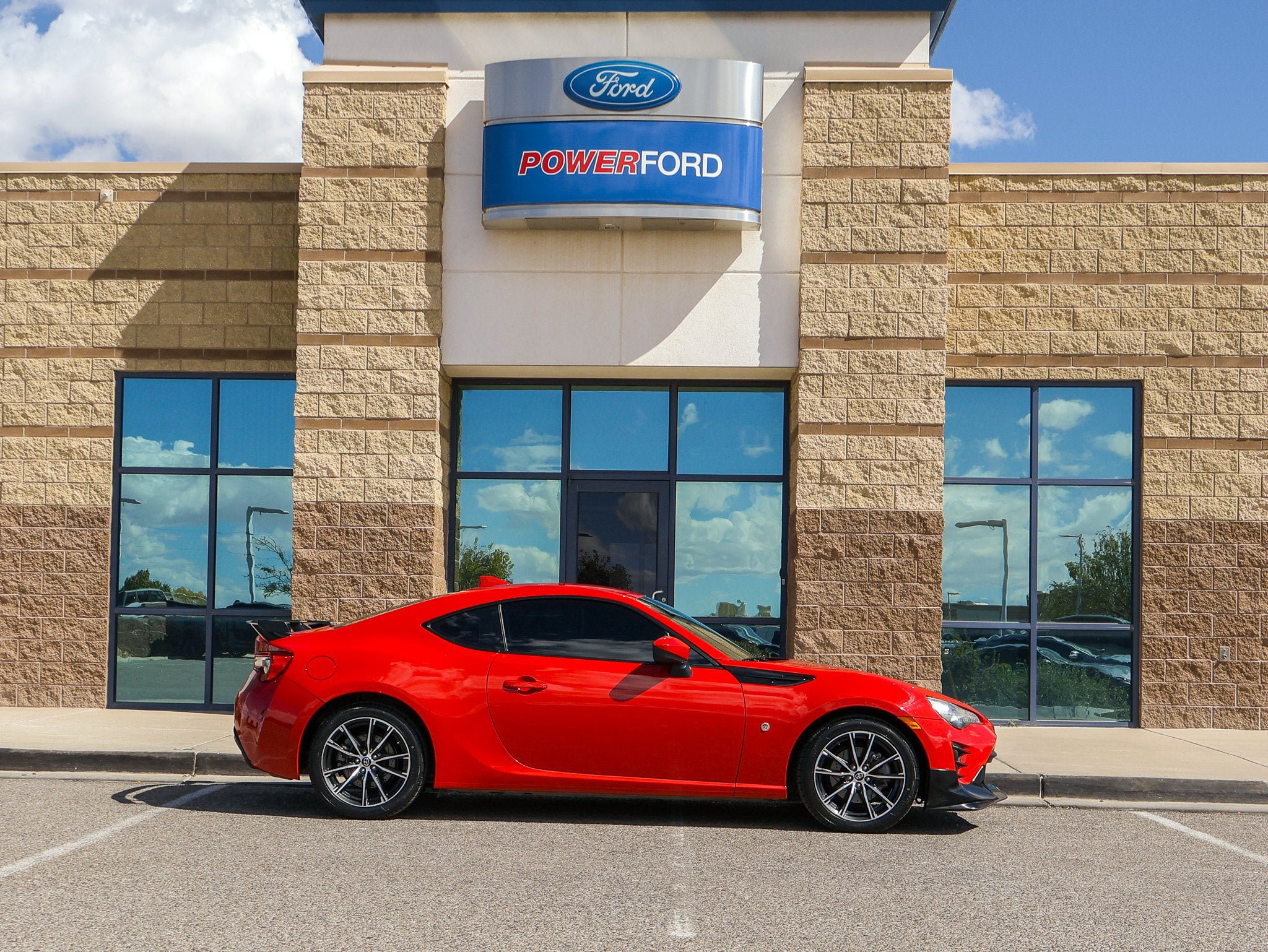 Used 2018 Toyota 86 RWD image 5