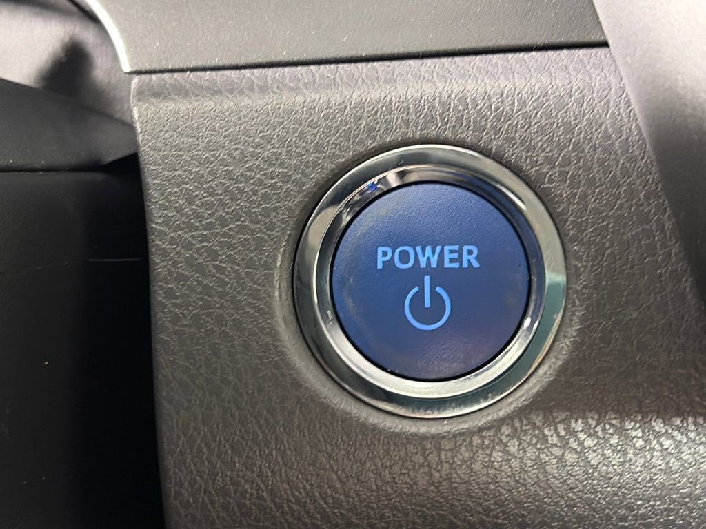 Used 2020 Toyota Camry SE w/ Carpet Mat Package FWD image 23