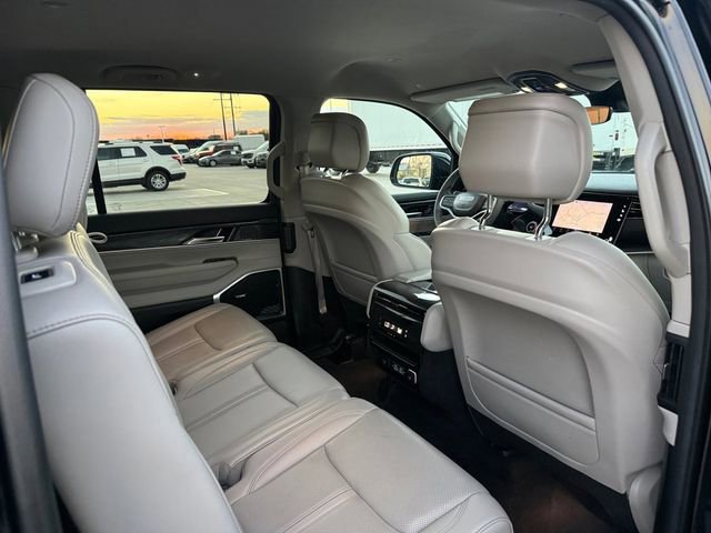 Used 2022 Jeep Wagoneer Series I image 16