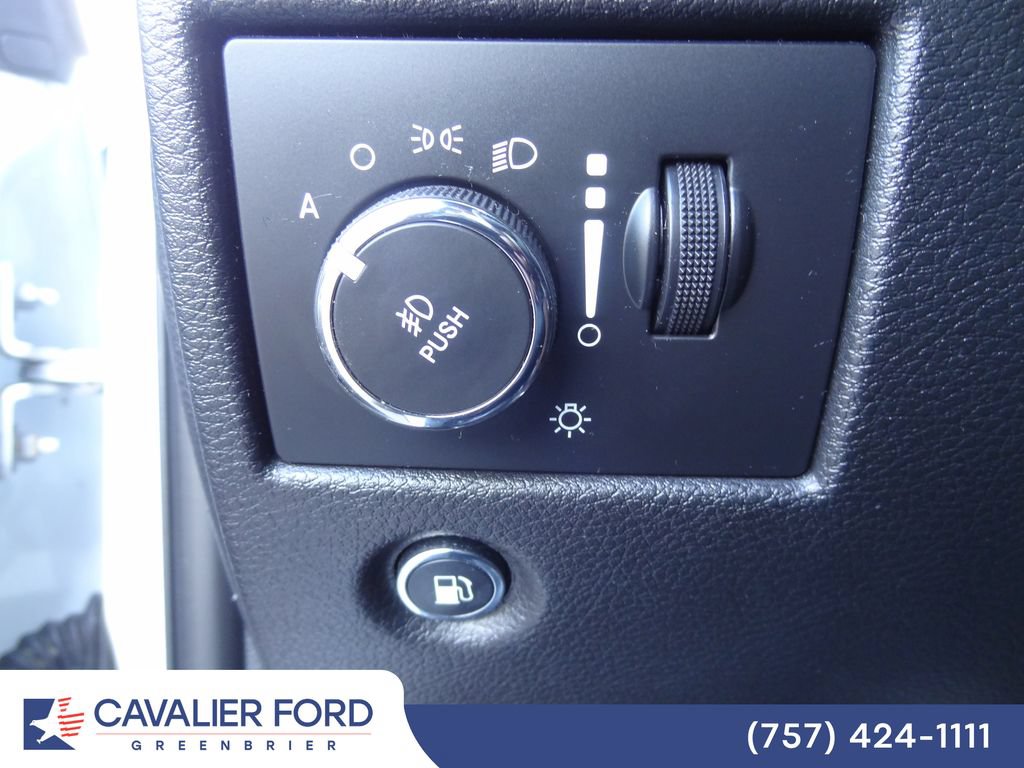 Used 2019 Jeep Grand Cherokee Laredo RWD image 15