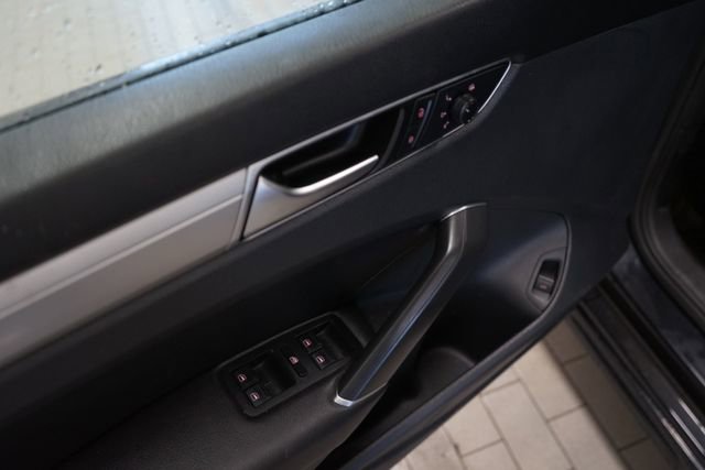 Used 2019 Volkswagen Passat 2.0T Wolfsburg image 18