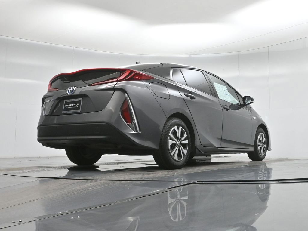 Used 2018 Toyota Prius Prime Plus image 17