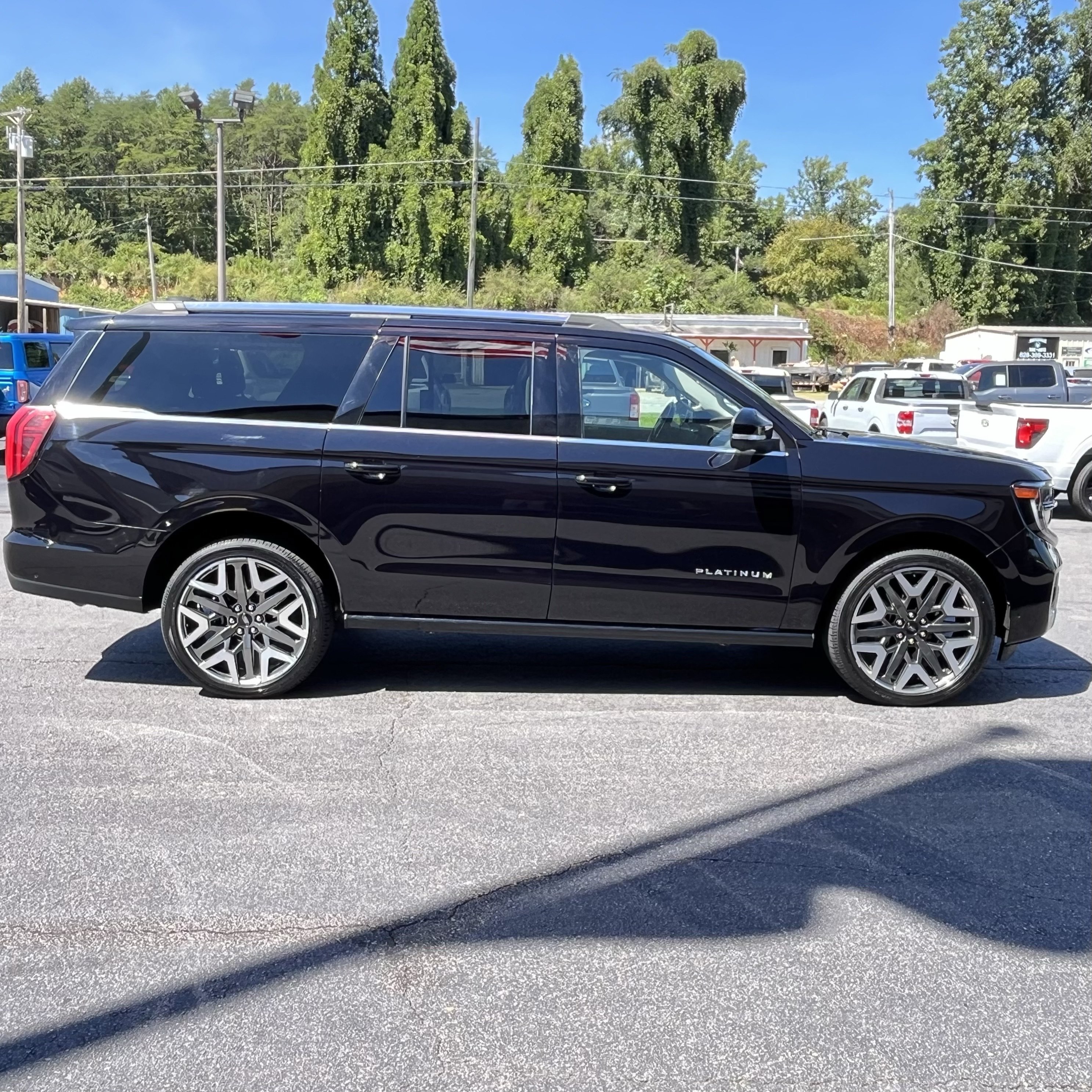 Certified 2025 Ford Expedition Max Platinum w/ Platinum Ultimate Package AWD/4WD image 5