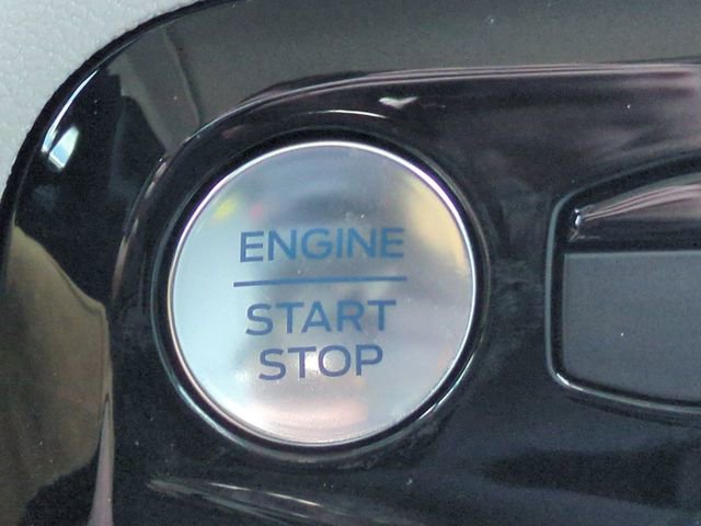 Certified 2025 Ford Escape Platinum w/ Premium Technology Package FWD image 29