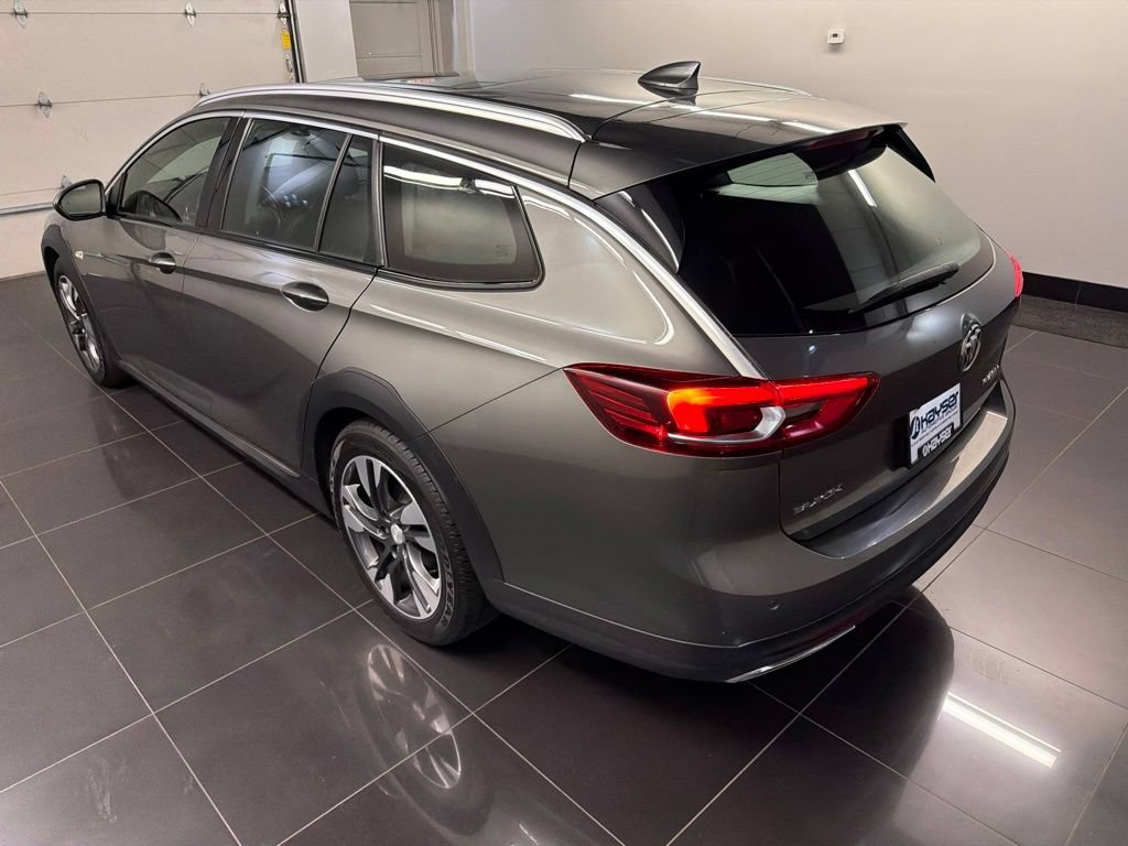 Used 2018 Buick Regal Essence w/ Driver Confidence Package #1 AWD/4WD image 4