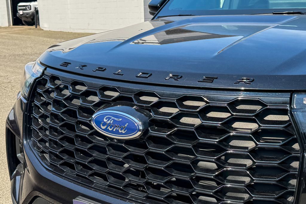 Certified 2025 Ford Explorer ST-Line AWD/4WD image 9