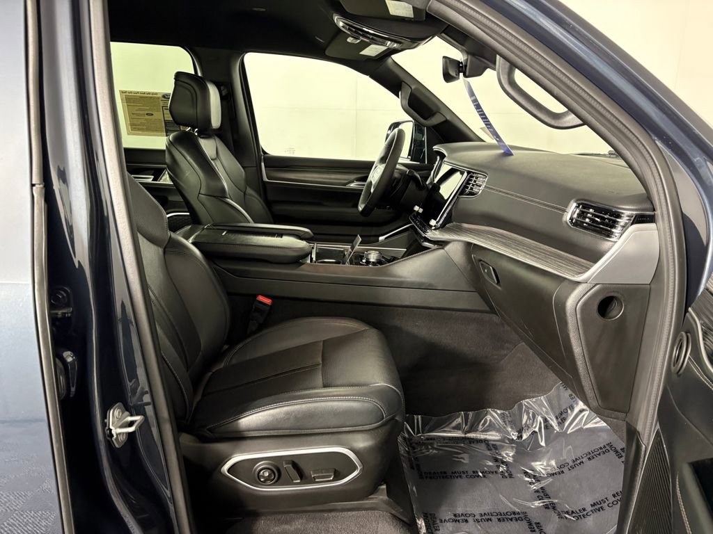 Used 2024 Jeep Wagoneer L Series II w/ Flexible Seating Group image 41