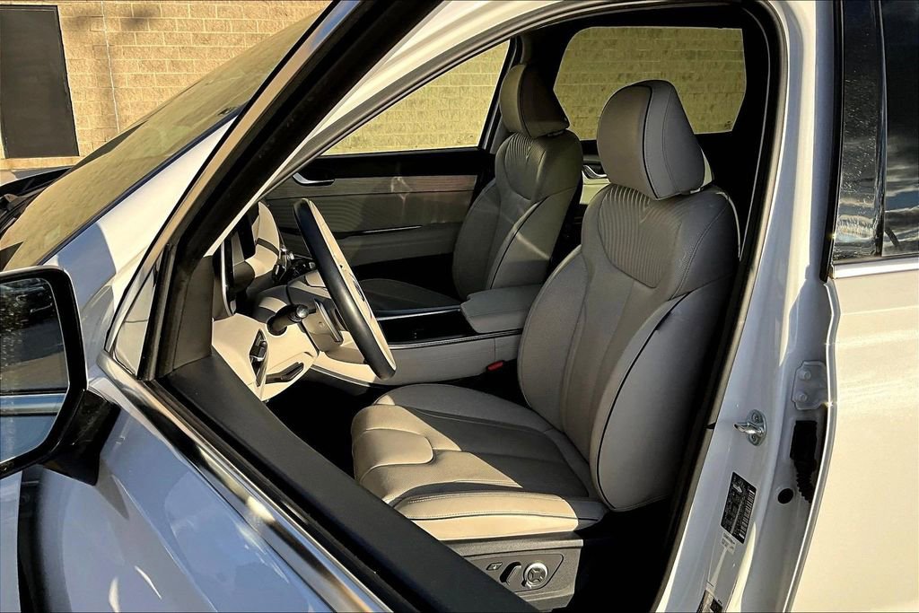Used 2024 Hyundai Palisade Calligraphy image 24