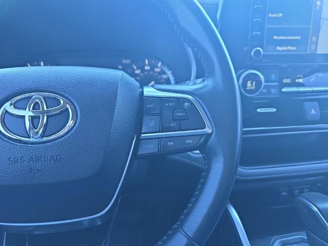 Used 2021 Toyota Highlander XLE AWD/4WD image 28