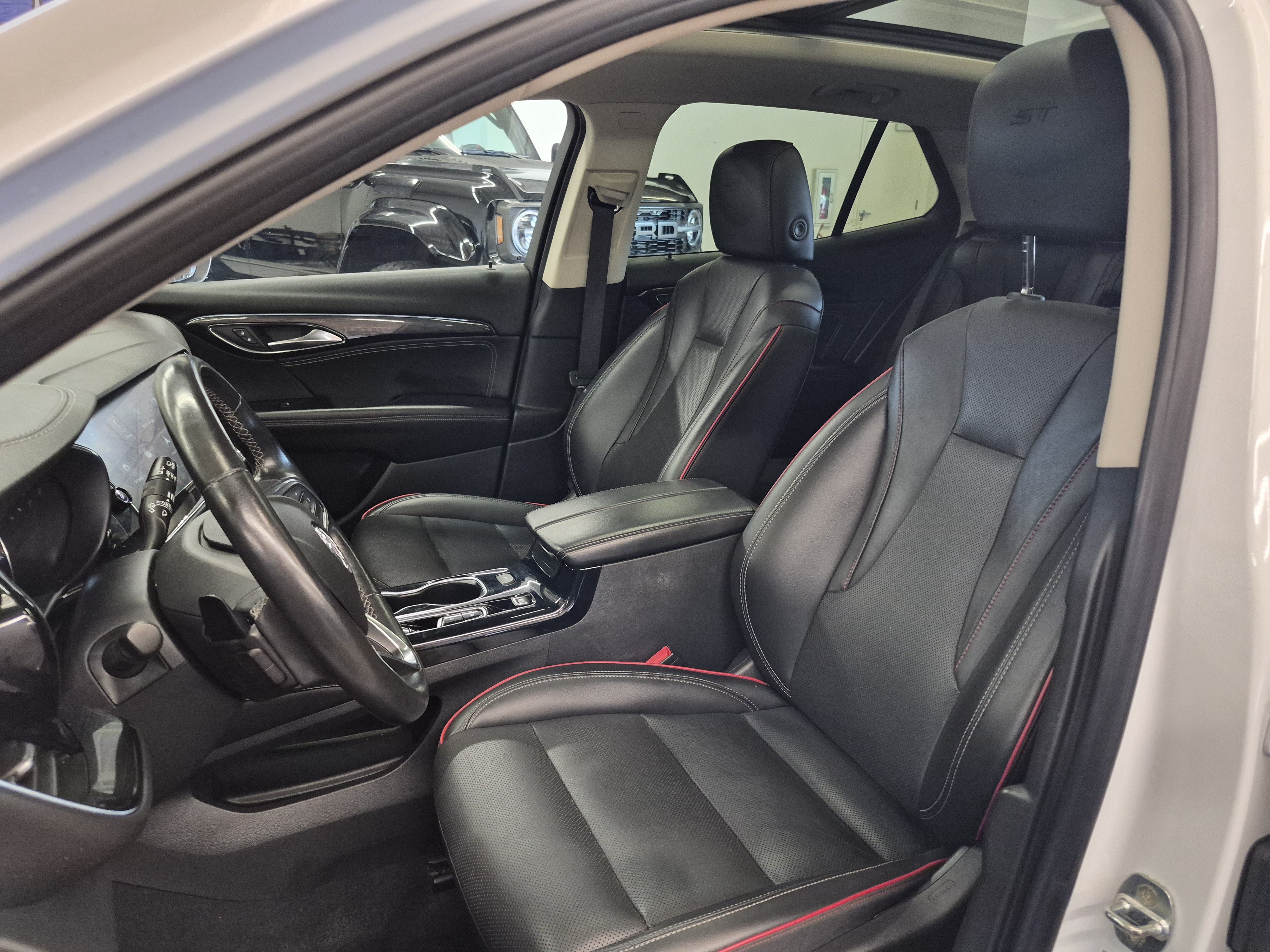Used 2023 Buick Envision Essence w/ Sport Touring Package FWD image 13