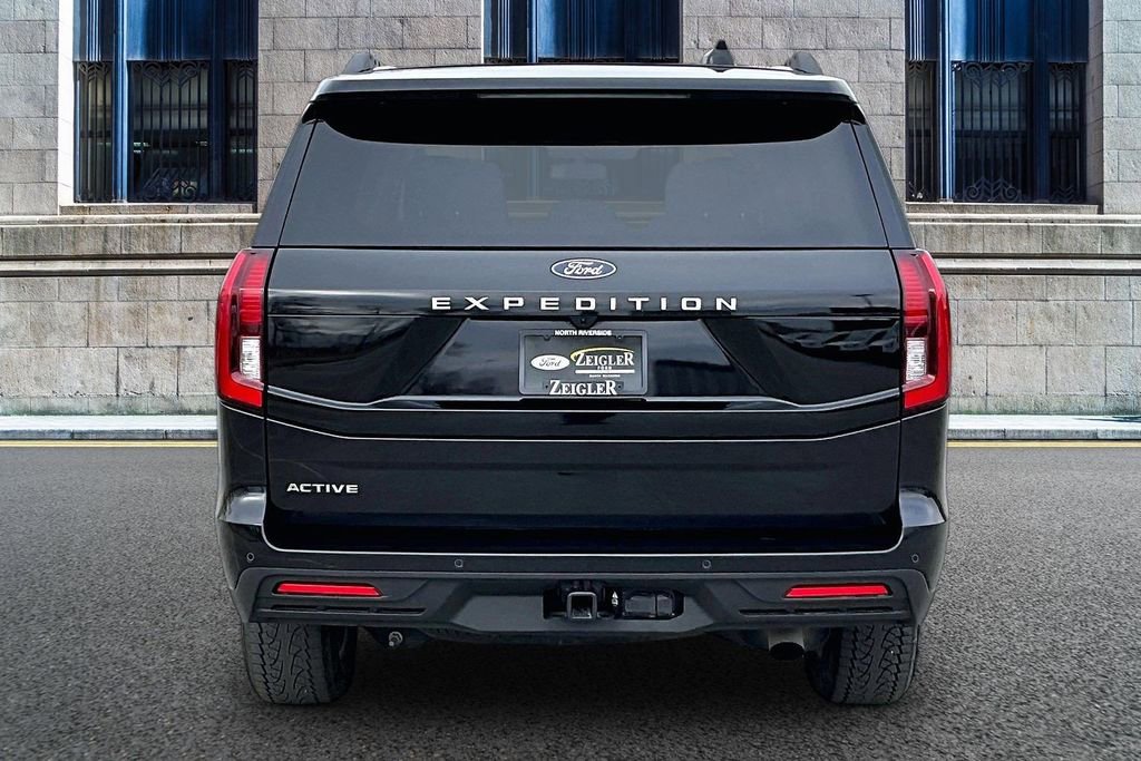 Certified 2025 Ford Expedition Active image 4