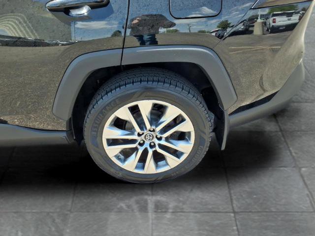 Used 2019 Toyota RAV4 XLE Premium w/ Cold Weather Package AWD/4WD image 27