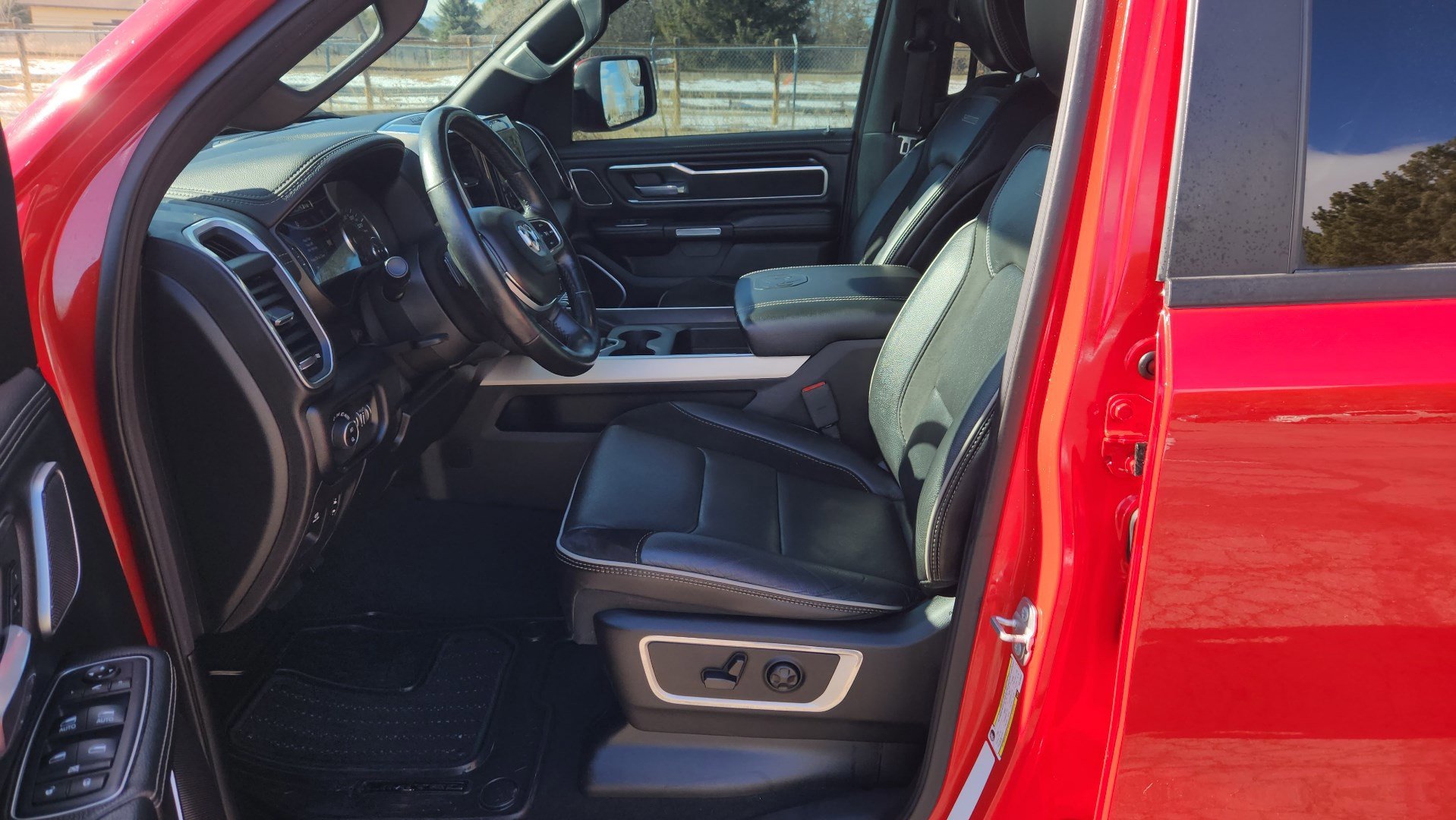 Used 2019 RAM 1500 Laramie image 24