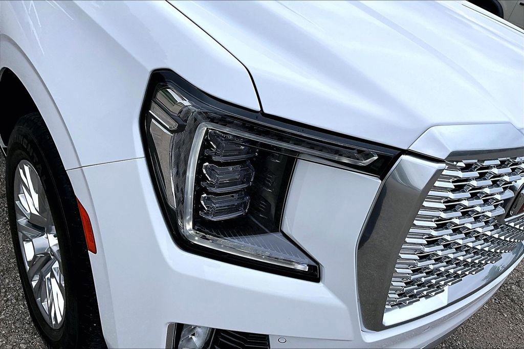 Used 2024 GMC Yukon Denali w/ Advanced Technology Package AWD/4WD image 30