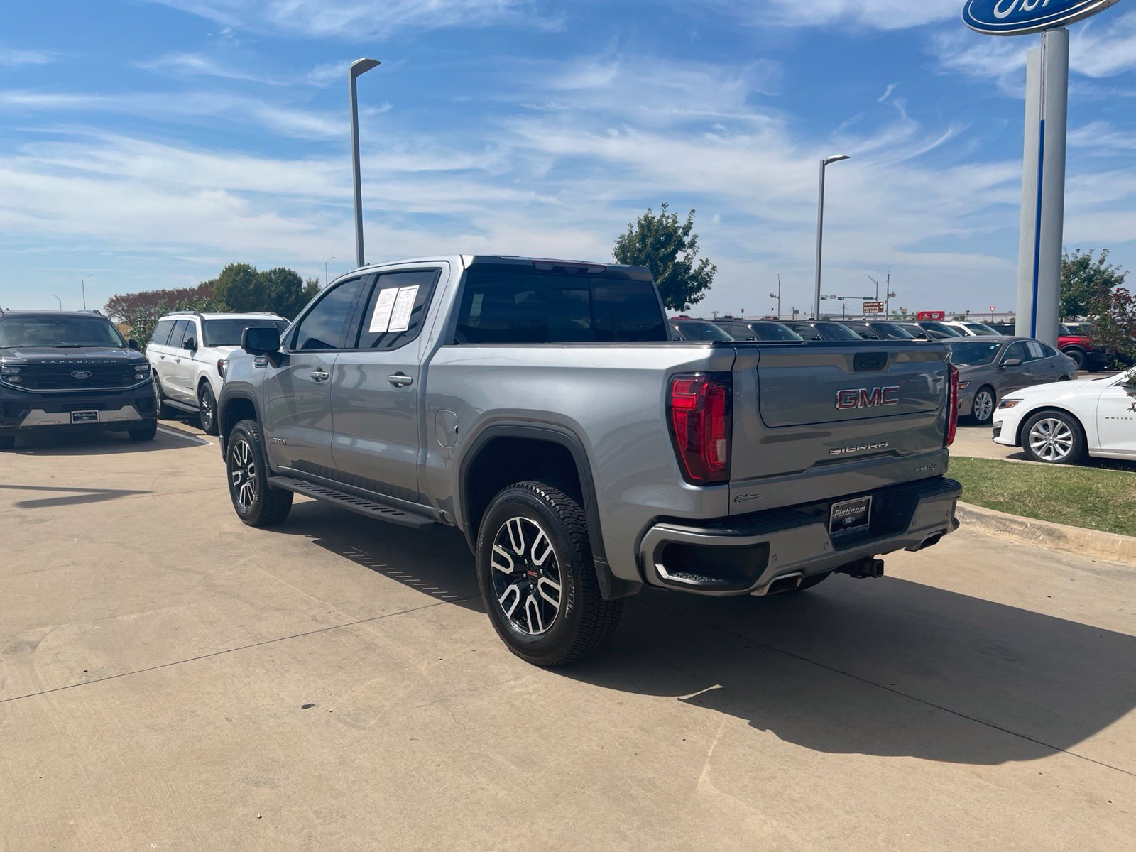 Used 2023 GMC Sierra 1500 AT4 w/ AT4 Premium Package AWD/4WD image 3