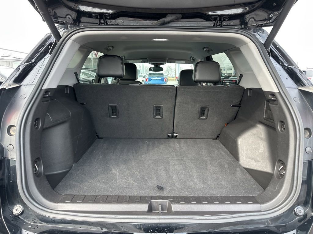 Used 2024 GMC Terrain SLT image 16