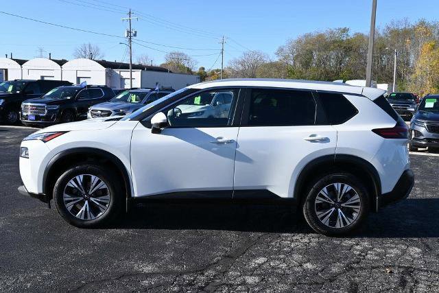 Used 2023 Nissan Rogue SV image 2