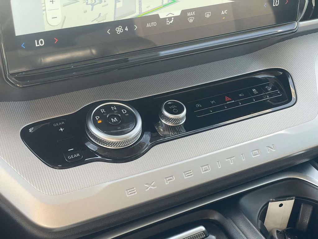 Certified 2025 Ford Expedition Active image 16