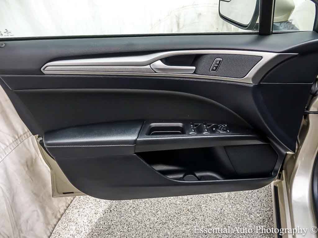 Certified 2018 Ford Fusion SE w/ Fusion SE Technology Package FWD image 22