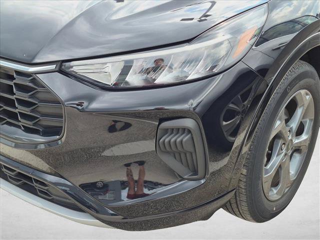 Certified 2023 Ford Escape ST-Line w/ Tech Pack #1 AWD/4WD image 11