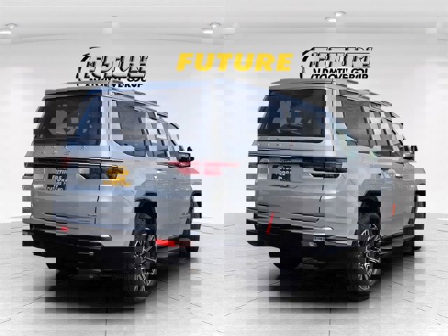 Used 2022 Jeep Wagoneer Series III w/ Rear Seat Video Group 1 image 4