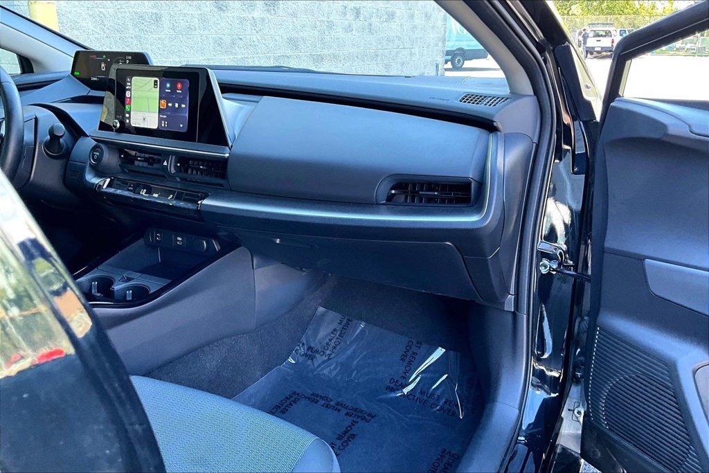 Used 2025 Toyota Prius LE FWD image 15
