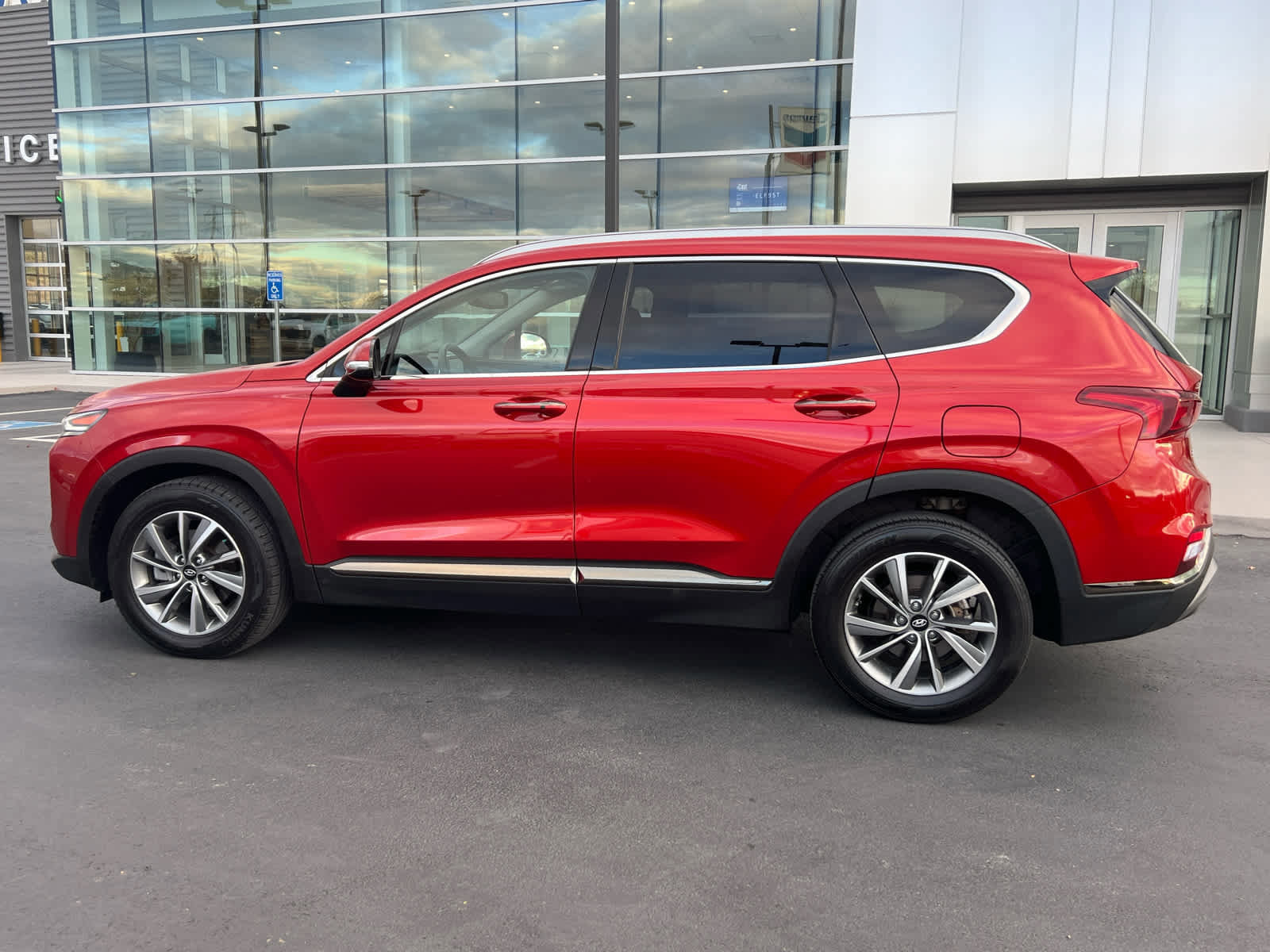 Used 2019 Hyundai Santa Fe Limited w/ Cargo Package image 3