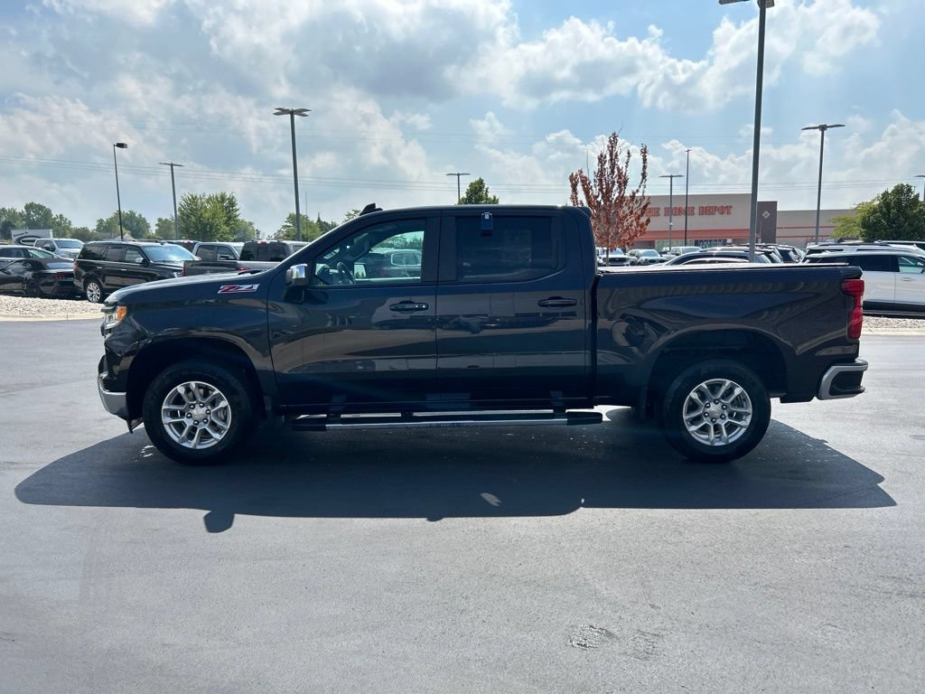 Used 2023 Chevrolet Silverado 1500 LT w/ Z71 Off-Road Package AWD/4WD image 11